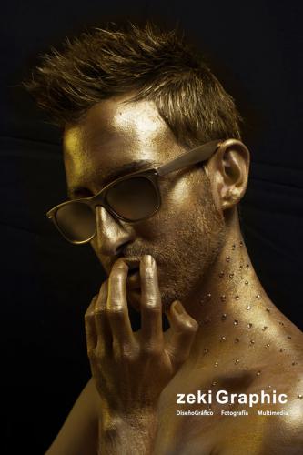 fotografia_creativa_murcia_zekigraphic_golden_man_glasses
